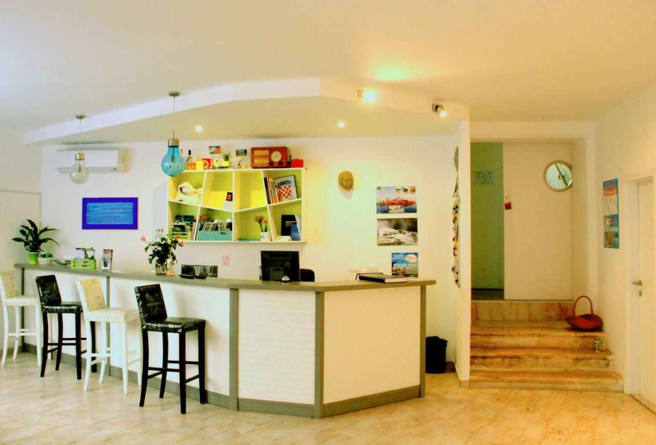 Hostel Mare Sibenik Bagian luar foto
