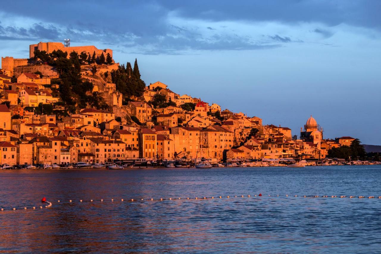Hostel Mare Sibenik Bagian luar foto
