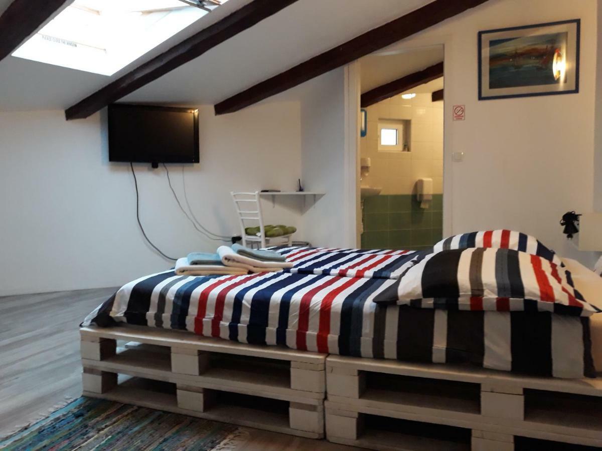 Hostel Mare Sibenik Bagian luar foto
