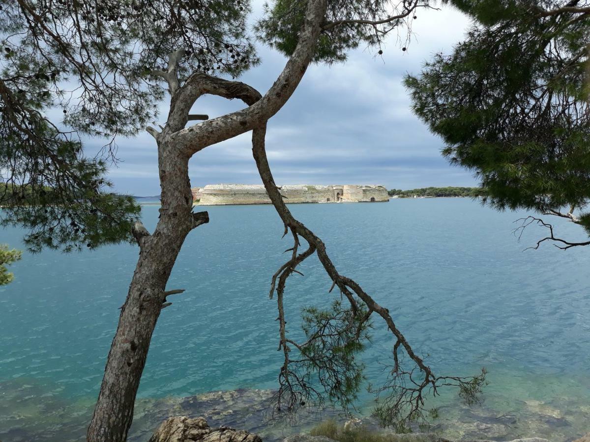 Hostel Mare Sibenik Bagian luar foto